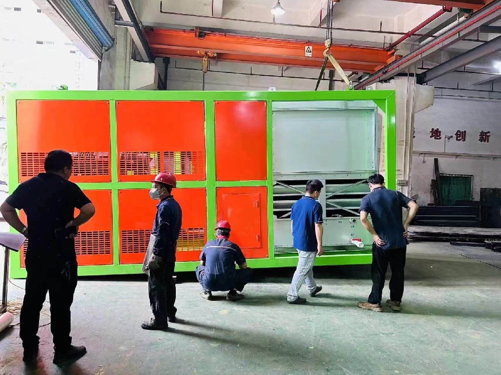 很多客户都跟我说你们价格比人家要高，不过质量确实比人家好这是良心的评价，从实际出发，也说明这些客户的眼光非常独到；当然也有很多客户因为买了其他厂家的设备，经常出问题，因为技术太落后，原厂家没办法修复，后来又找到我们说自己走弯路了，花了冤枉钱，后悔都来不及了，这世间没有后悔药，只有亲身经历才会明白。近期新鲜蔬菜高峰上市，我们的高端真空预冷机每天都在频繁的发往全国各大蔬菜基地，市场占有率非常高，这工艺，这配置，这外观，这技术……需要了解我们开发的三级降温核心技术，记得找我们哦。