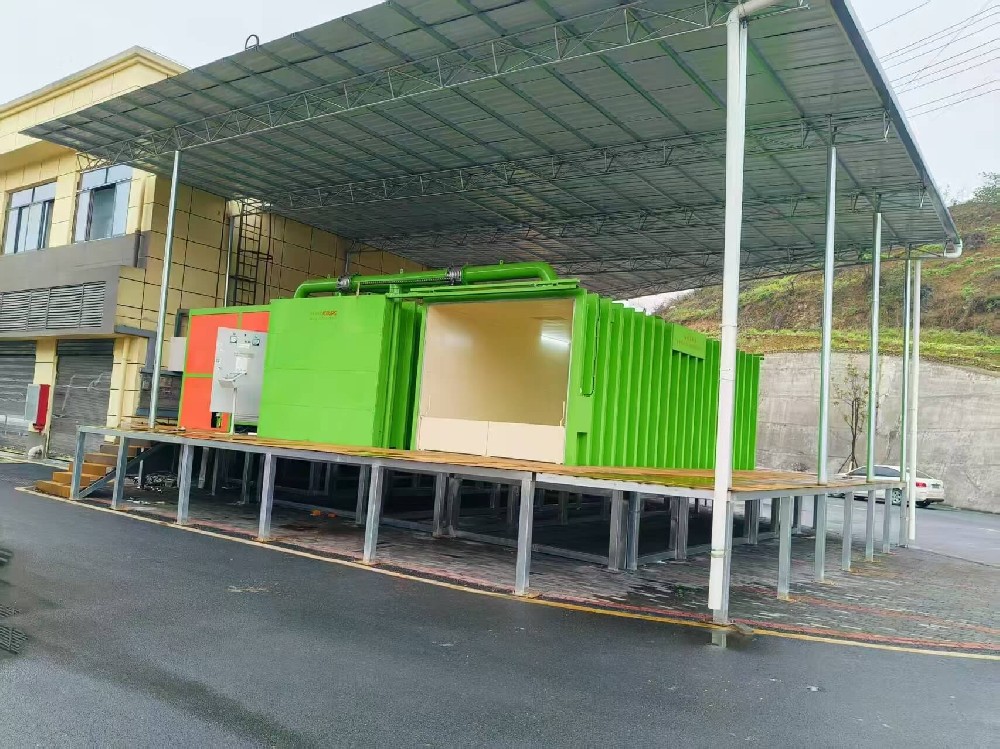 贵州客户双槽双门高端三级降温系统定制型果蔬真空预冷机已安装调试完成，目前我们在贵州蔬菜基地占有率非常高，客户现场试用后惊呼：你们这个真空预冷机比我们前年买的其它品牌的速度要快，蔬菜表面及夹层的水分蒸发更多，没有冻坏的现象。需要去贵州现场看设备老板可以预约哈